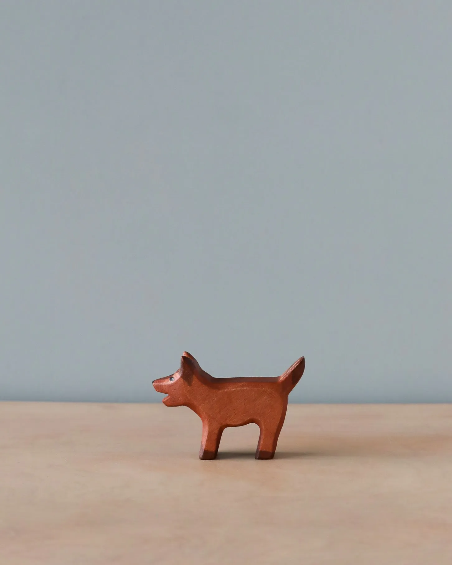 Handmade Holzwald Brown Dog Odin Parker