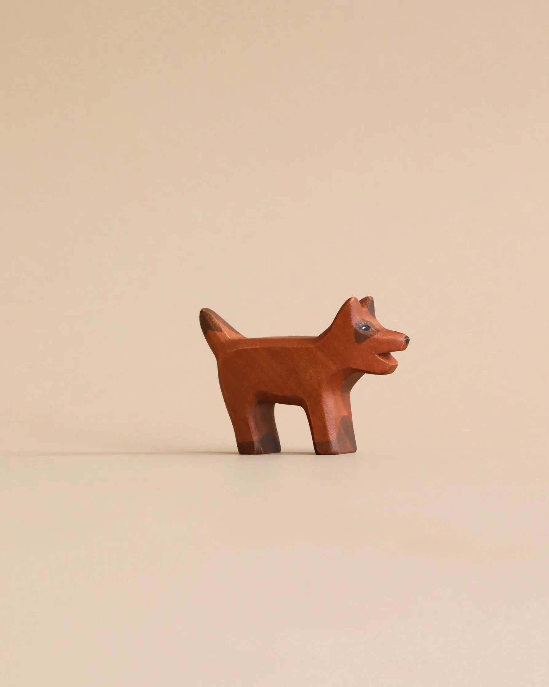 Handmade Holzwald Brown Dog Odin Parker