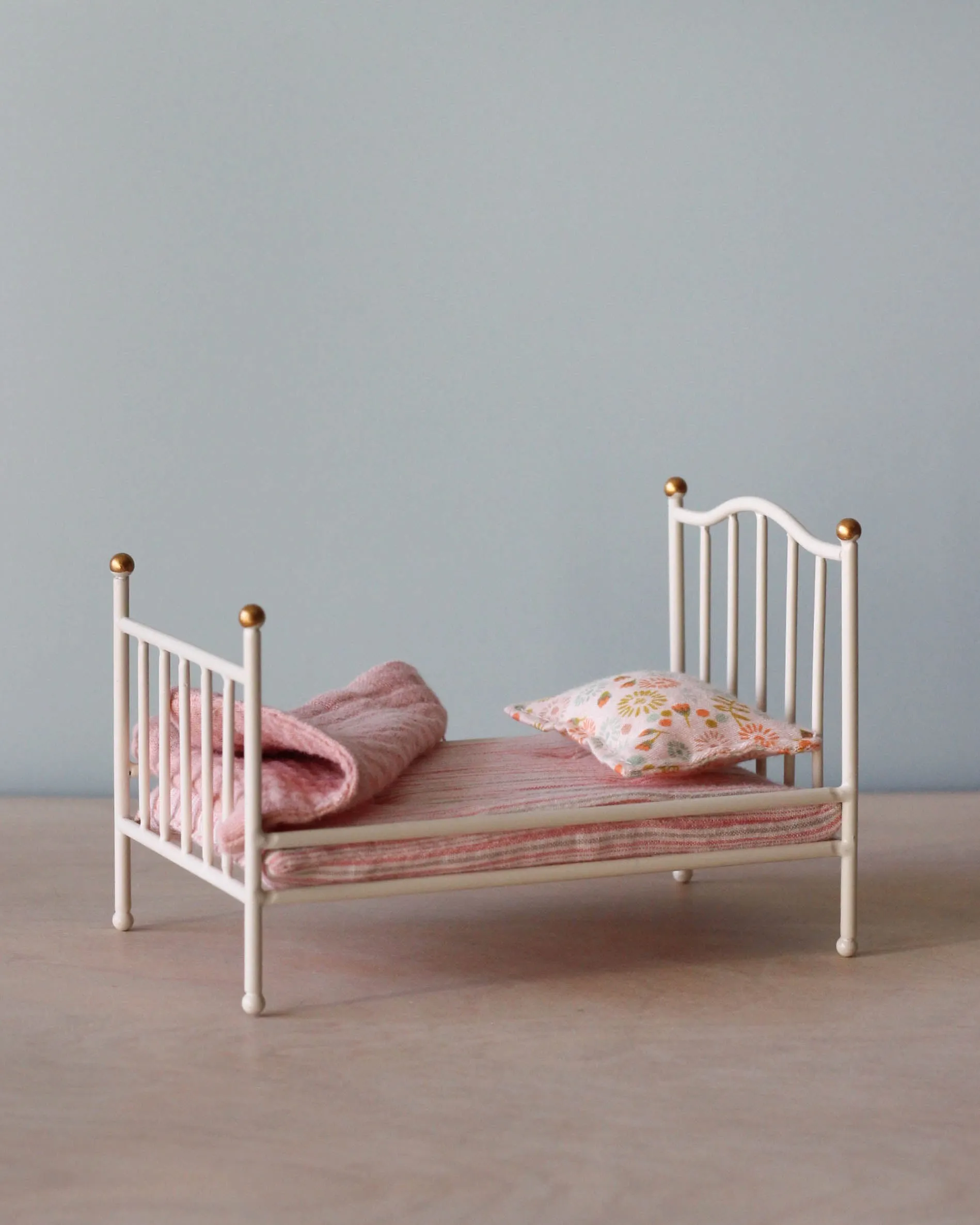 Maileg Vintage Bed, Mouse Odin Parker