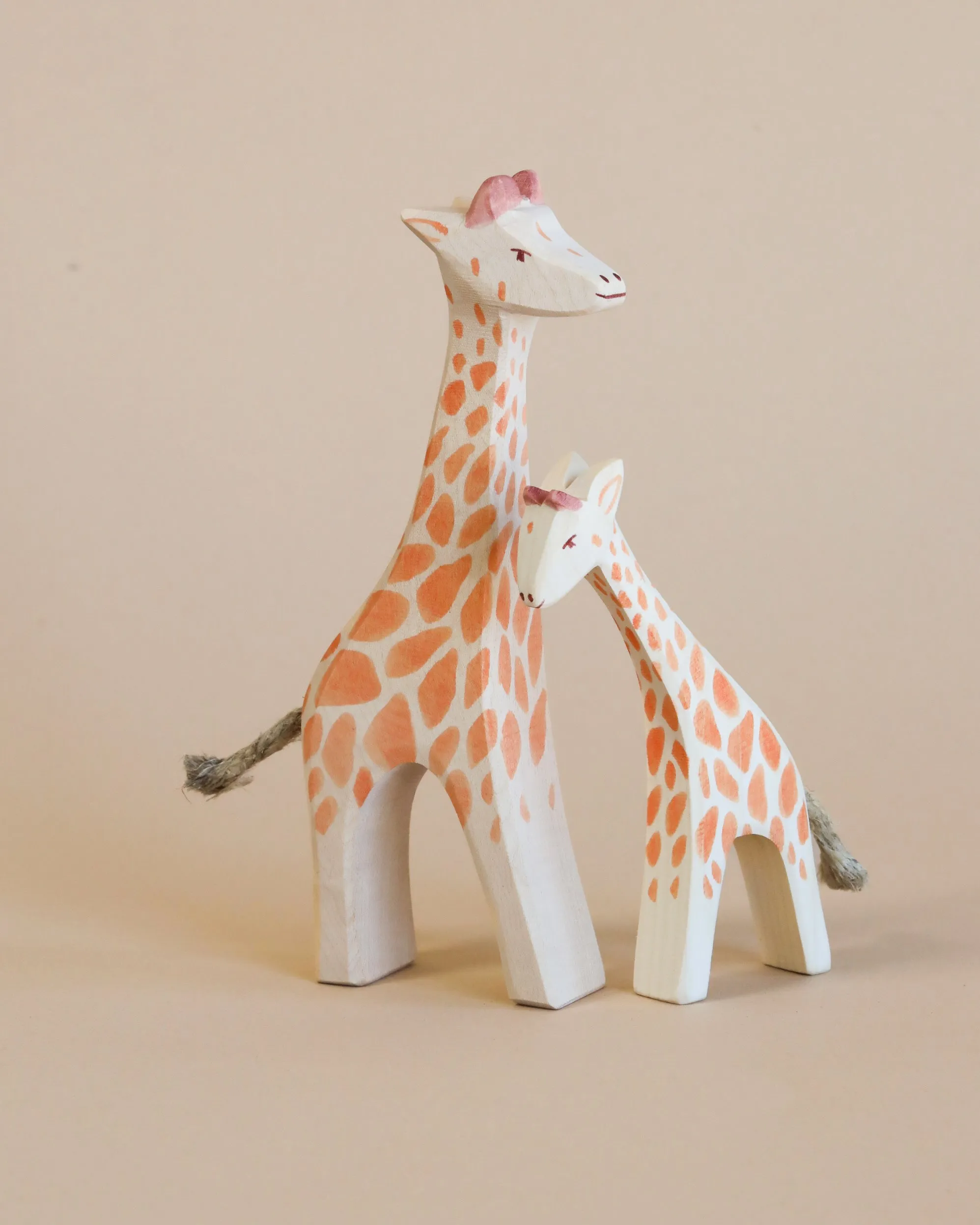 Ostheimer Small Giraffe - Head Low Odin Parker