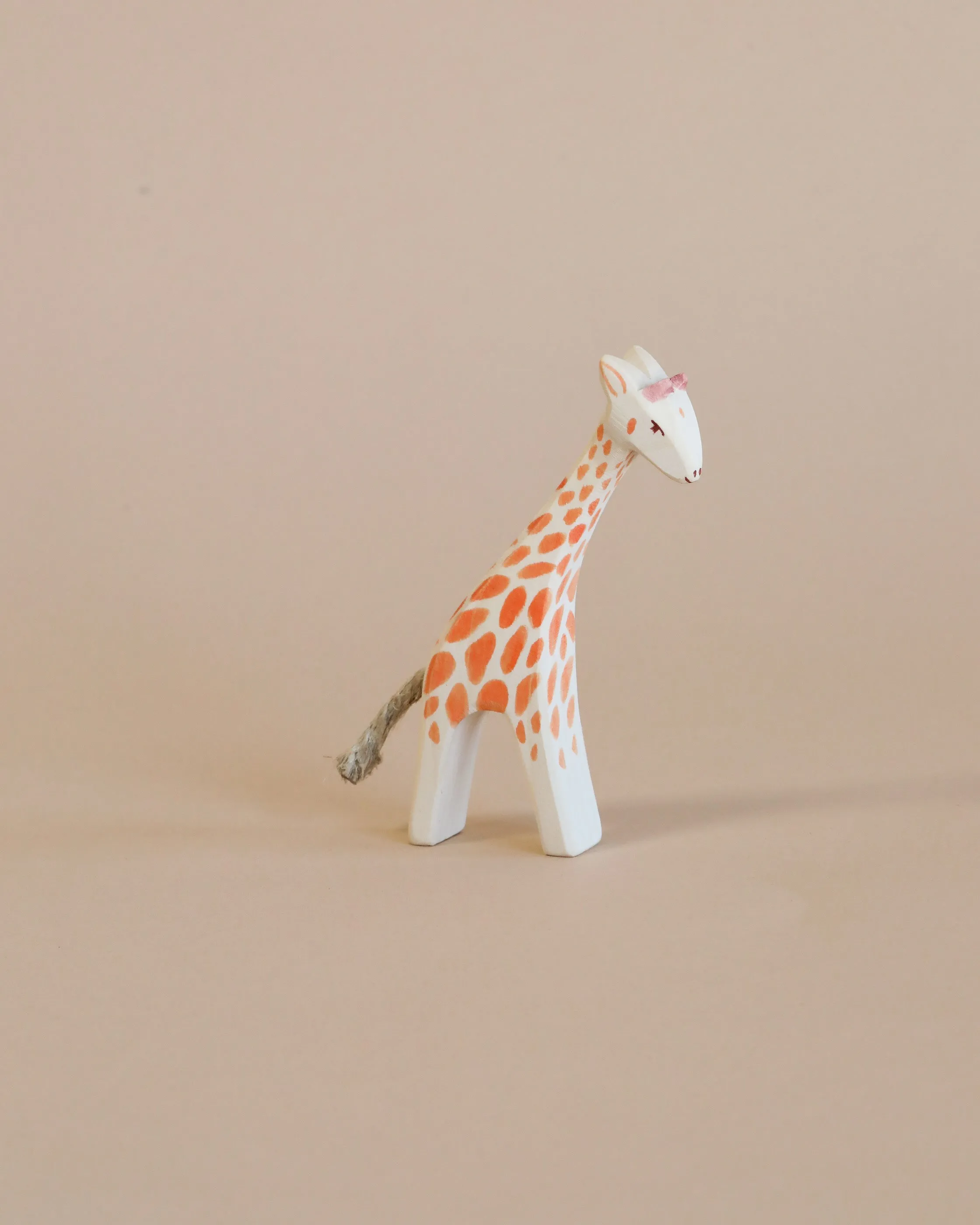 Ostheimer Small Giraffe - Head Low Odin Parker
