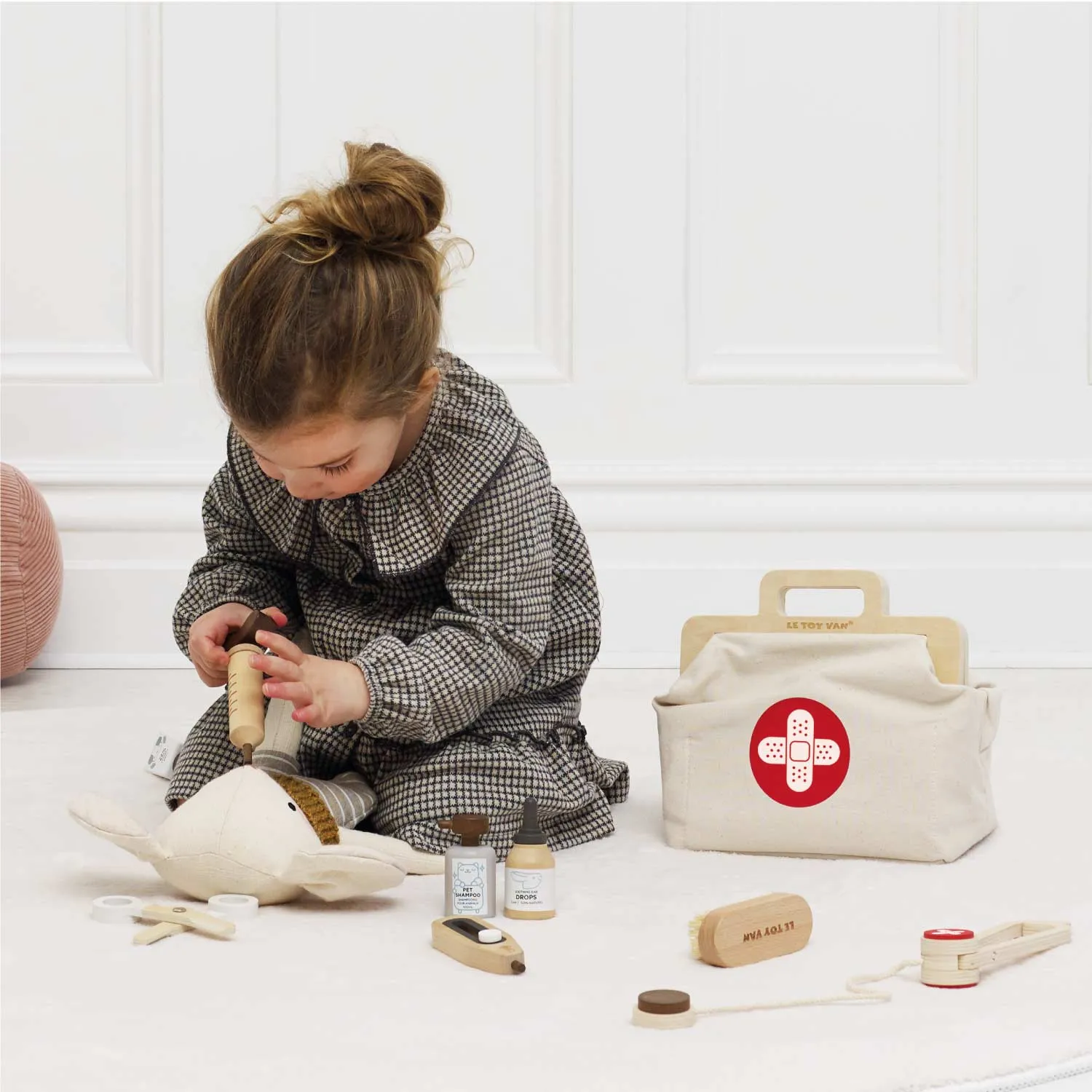 Pretend Play Animal Vet Set Odin Parker
