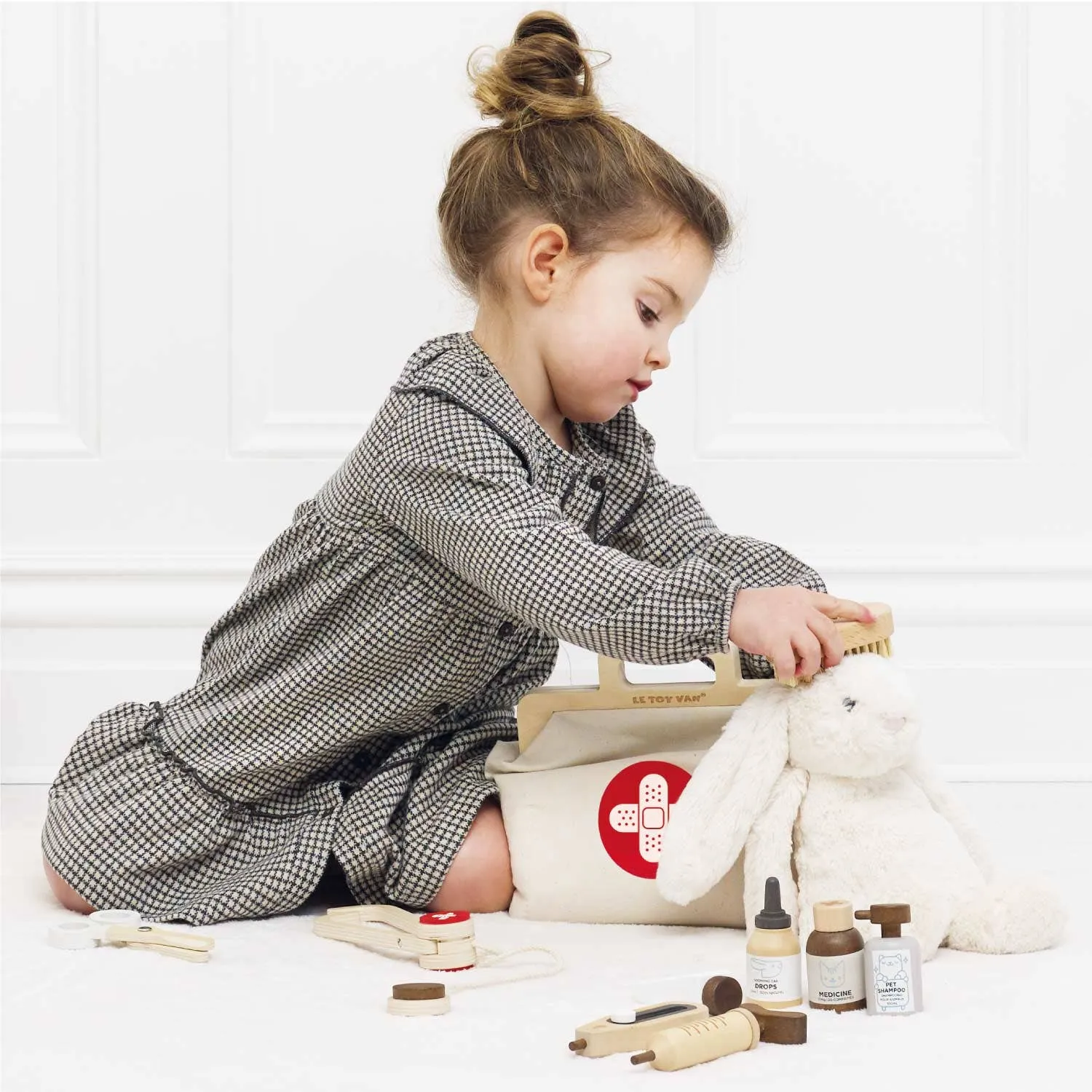 Pretend Play Animal Vet Set Odin Parker