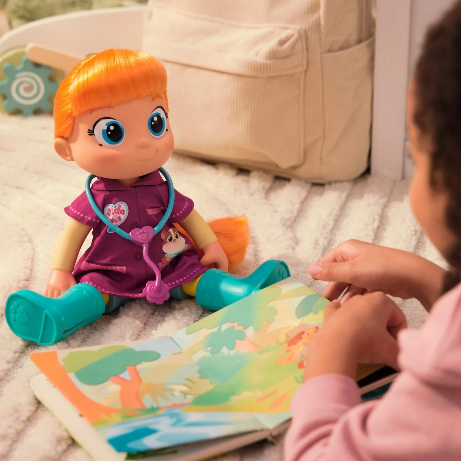 Vida the Vet Doll 33 Cm